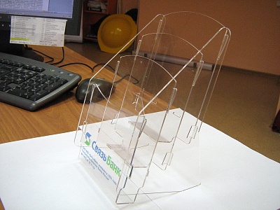 Прайсхолдер из оргстекла с брендом банка